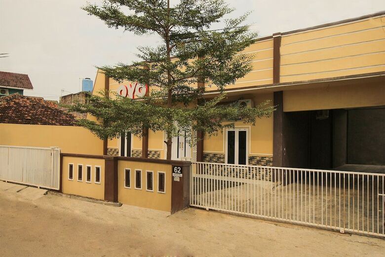 Hostal Oyo 654 Fabio Guest House Syariah
