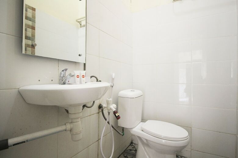 Hostal Oyo 654 Fabio Guest House Syariah