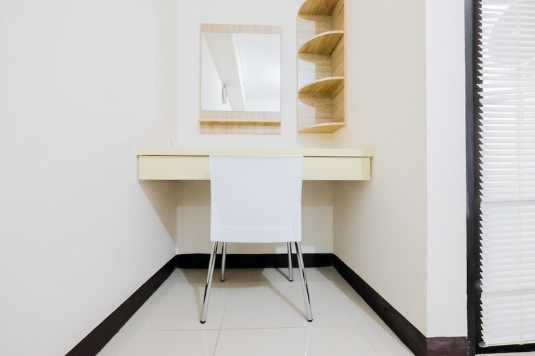 Simple Furnished Studio 19 Avenue Apartment