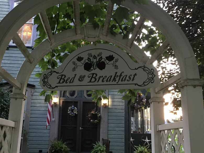 Bed & Breakfast 1873 Victorian Rose