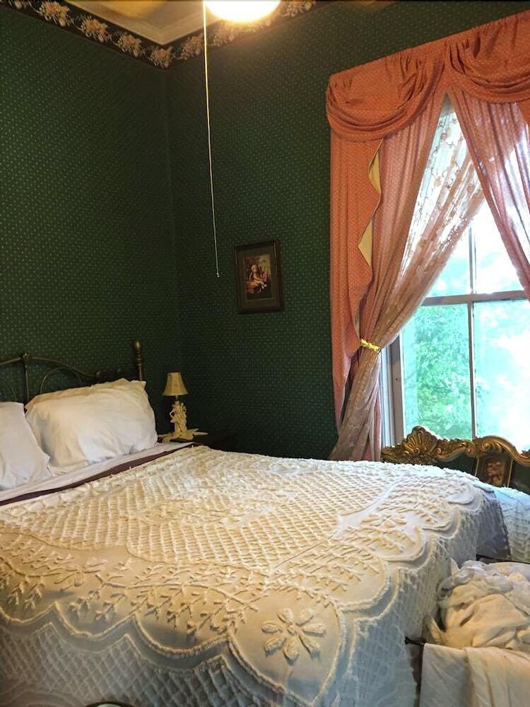 Bed & Breakfast 1873 Victorian Rose