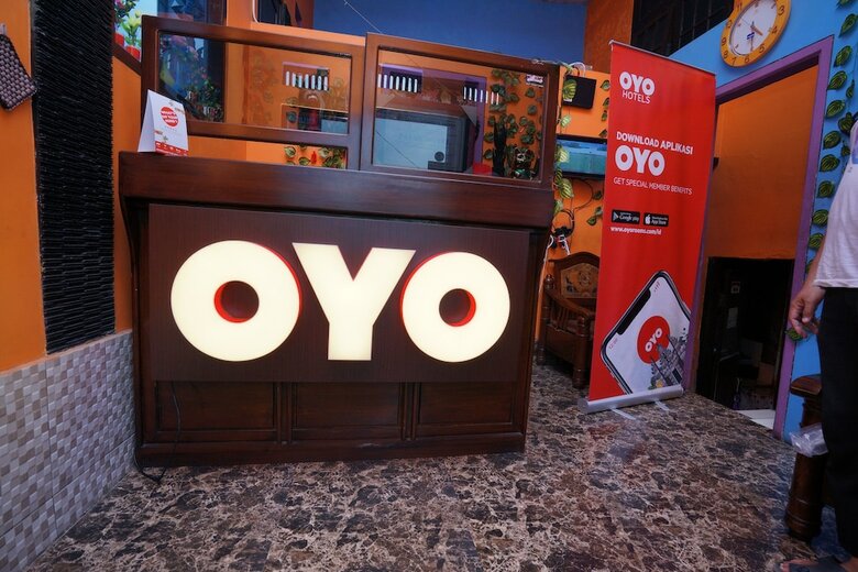 Hostal Oyo 927 Carina Hotel