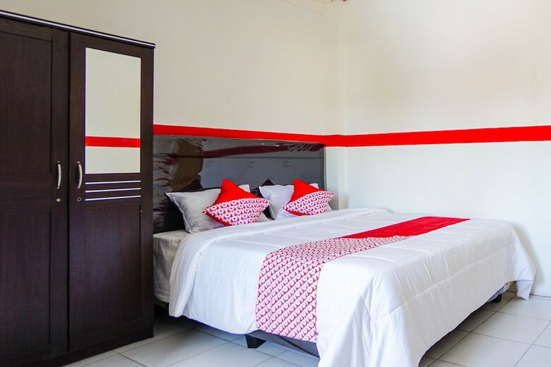 Hotel Oyo 776 Bless House