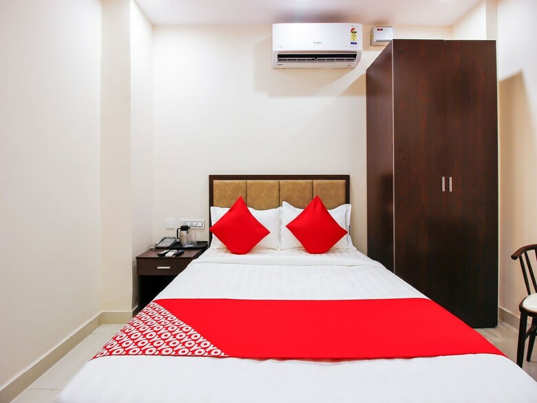 Oyo 23323 Hotel Dove