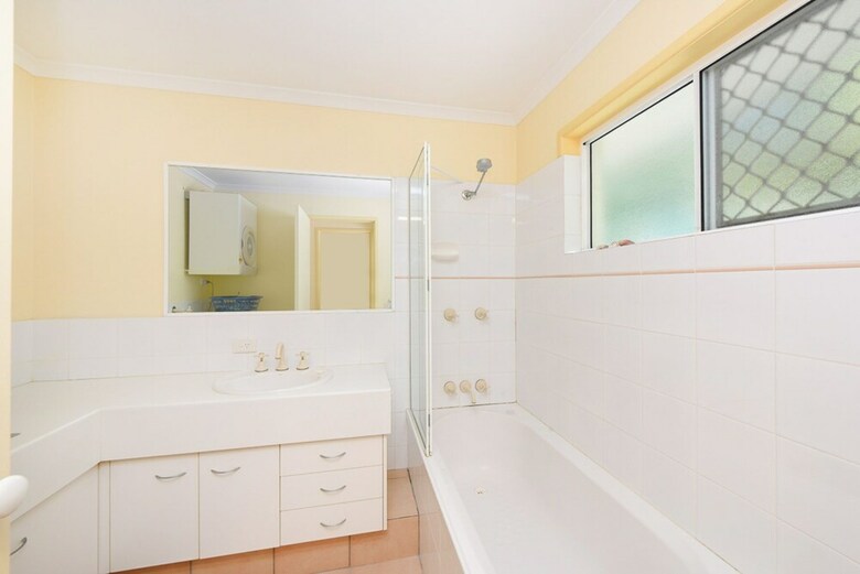 Sunbright 2/5 Petrel Street