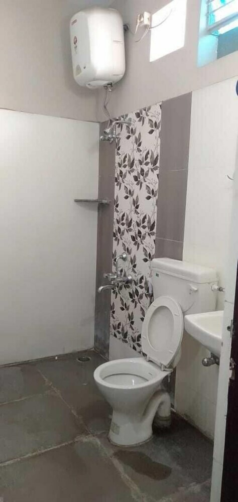 Hotel Iroomz Annapoorna Residency