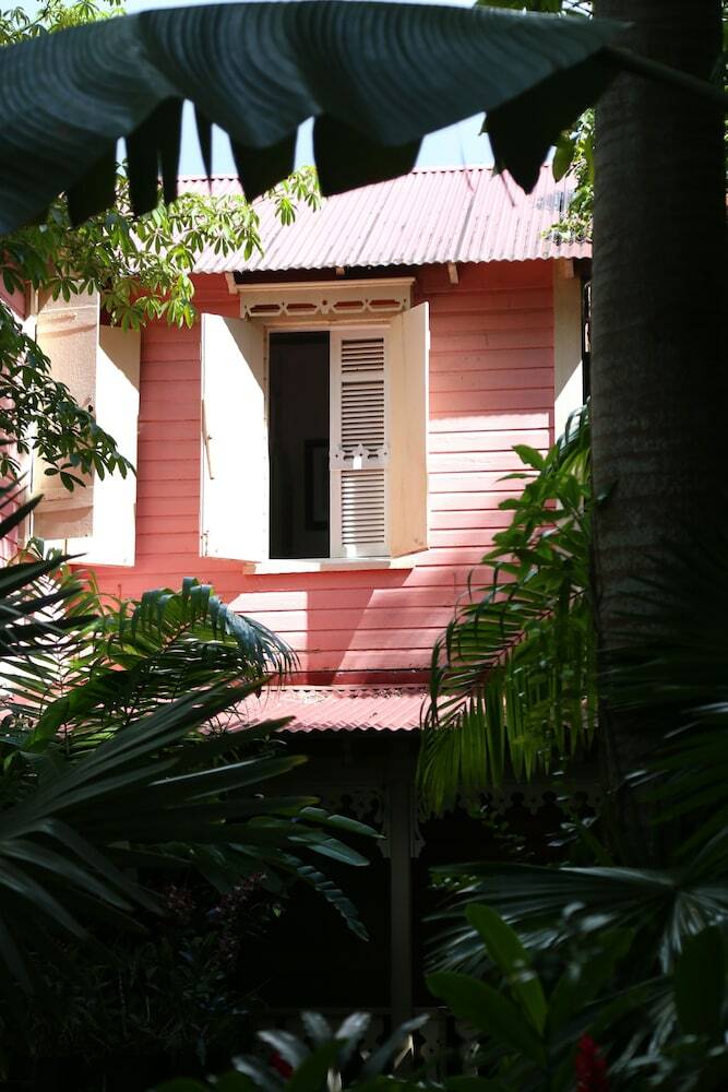 Bed & Breakfast Pink Plantation House