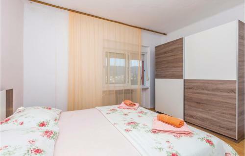 Two-bedroom Apartment In Supetarska Draga