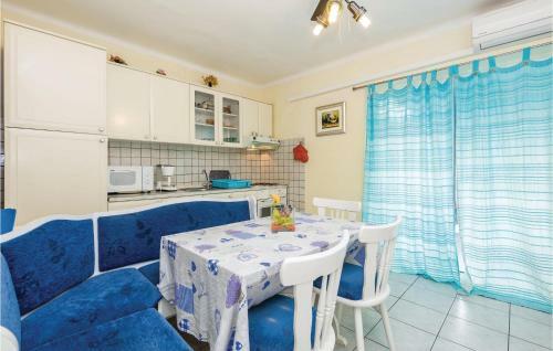 Two-bedroom Apartment In Supetarska Draga
