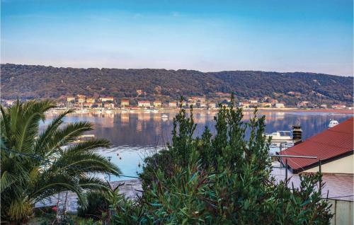 Two-bedroom Apartment In Supetarska Draga