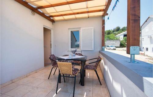 One-bedroom Apartment In Tisno