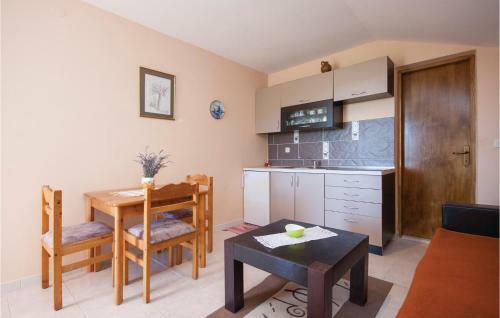 One-bedroom Apartment In Tisno