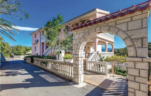 Two-bedroom Apartment In Supetarska Draga