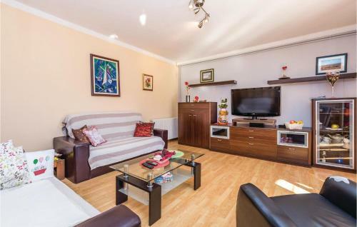 Two-bedroom Apartment In Supetarska Draga