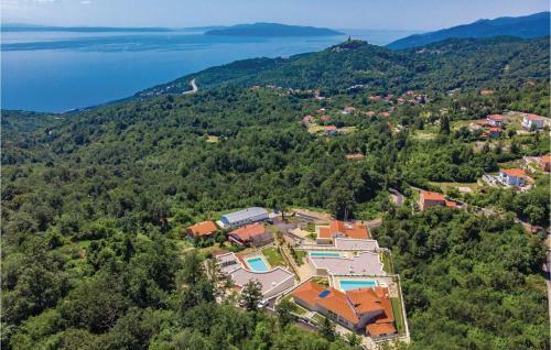 Four-bedroom Holiday Home In Veprinac