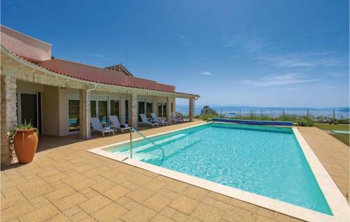 Four-bedroom Holiday Home In Veprinac