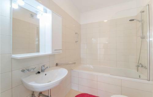 Two-bedroom Apartment In Veli Rat