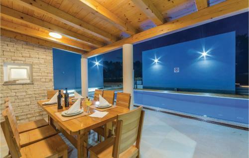 Two-bedroom Apartment In Veli Rat