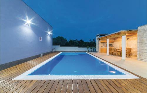 Two-bedroom Apartment In Verunic