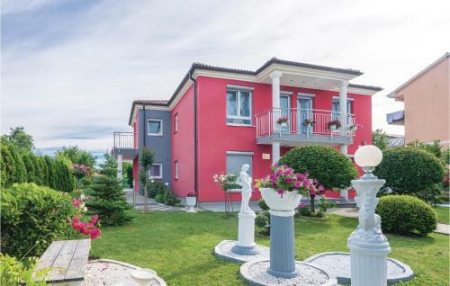 Two-bedroom Apartment In Viskovo