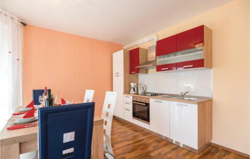 Two-bedroom Apartment In Viskovo