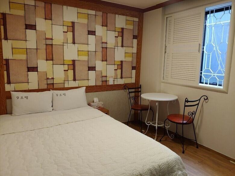 Hotel 9 Motel
