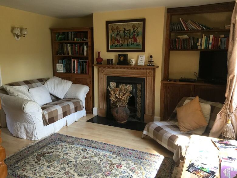 Bed & Breakfast Belhuish Farmhouse
