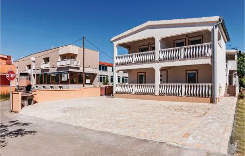 One-bedroom Apartment In Vir
