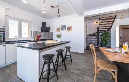 Four-bedroom Holiday Home In Vodice