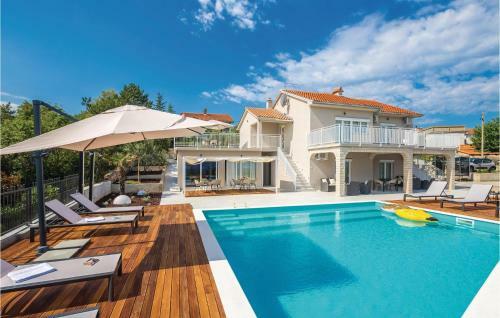 Five-bedroom Holiday Home In Polje