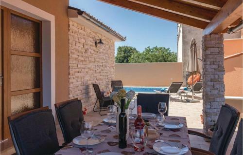 Two-bedroom Holiday Home In Pula