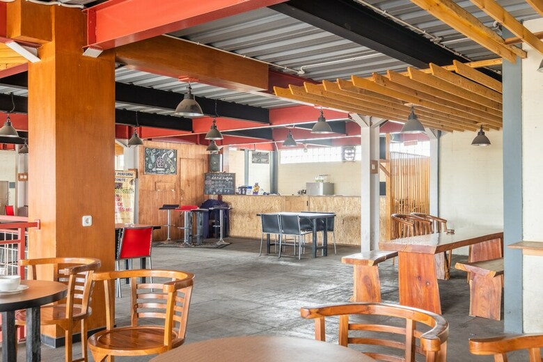 Hostal Oyo 1360 Bumi Makhraja