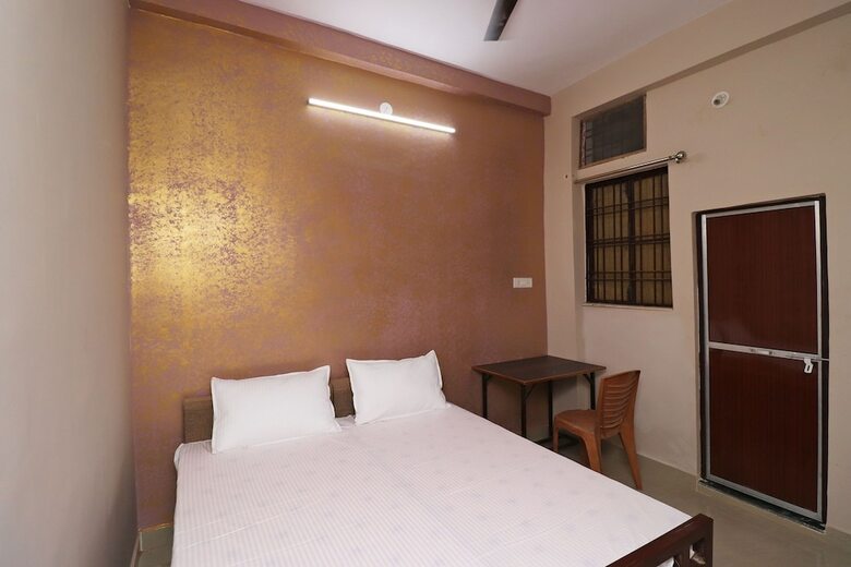 Spot On 37467 Shivram Hotel