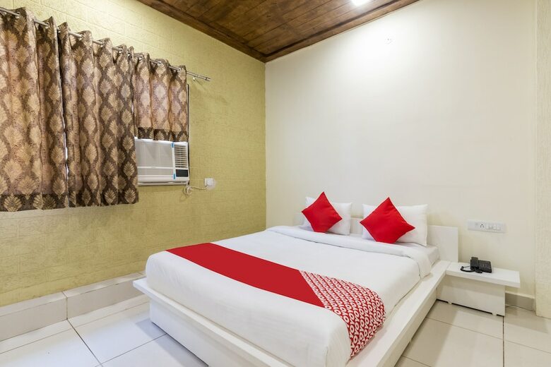 Hotel Oyo 27653 Savoy Suites