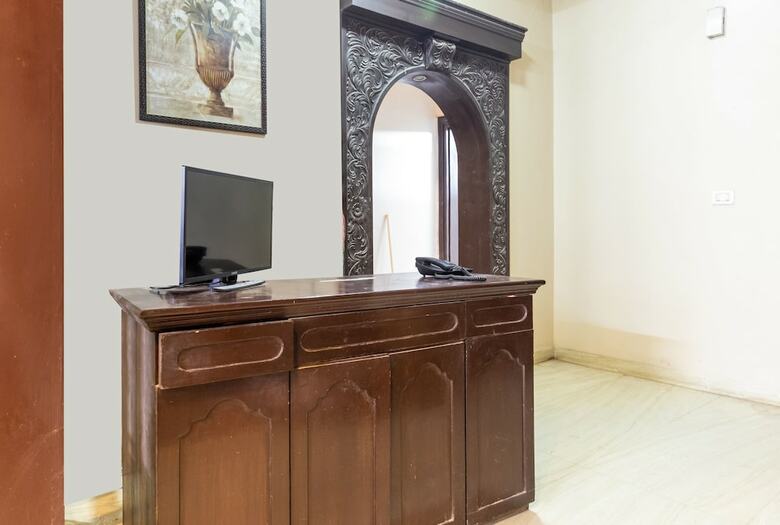 Hotel Oyo 27653 Savoy Suites