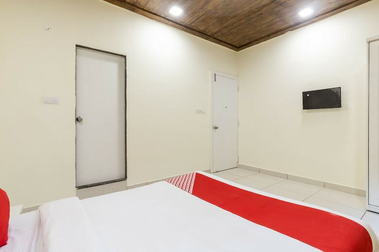Hotel Oyo 27653 Savoy Suites