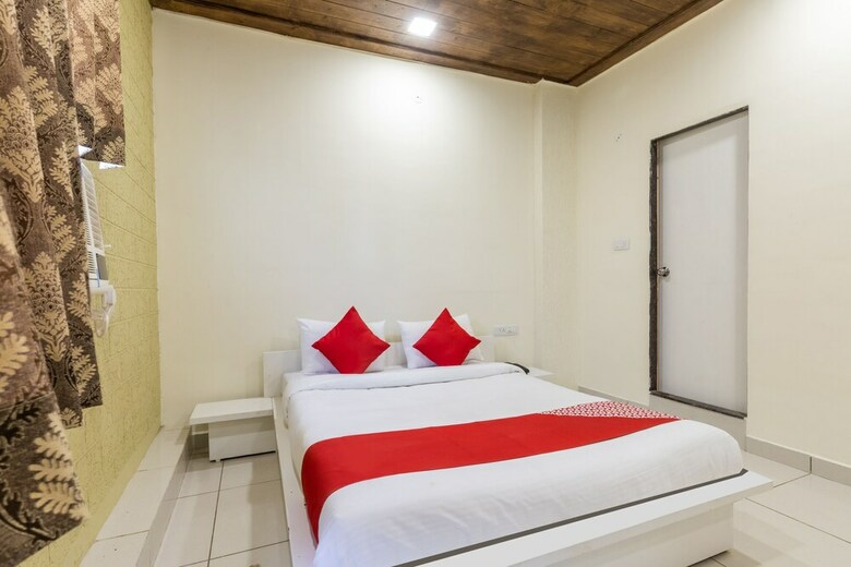 Hotel Oyo 27653 Savoy Suites