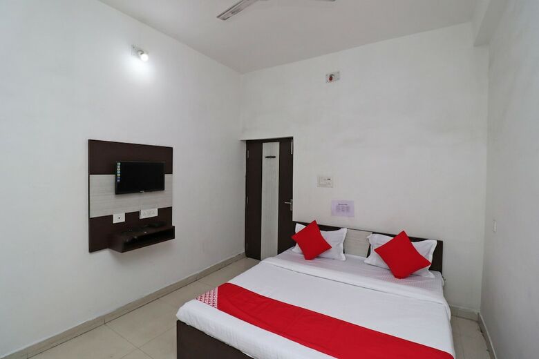 Oyo 42907 Hotel Bhuneshwar