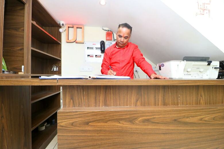 Oyo 38616 Hotel Jeevak