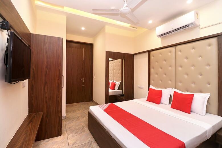 Oyo 38616 Hotel Jeevak