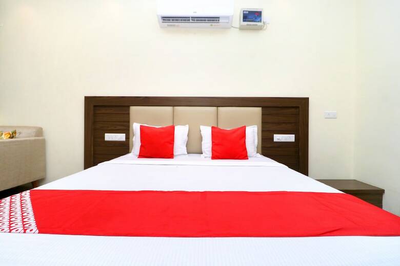 Oyo 38616 Hotel Jeevak