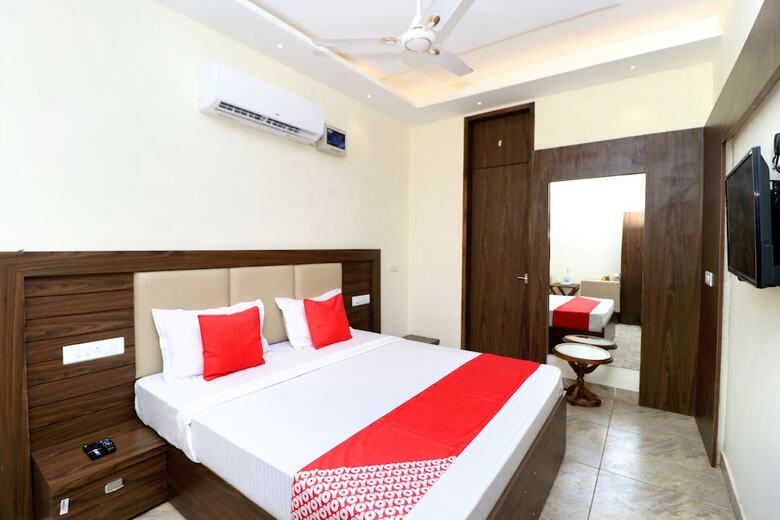 Oyo 38616 Hotel Jeevak