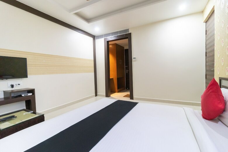 Hotel Capital O 30380 Kiaara Stay