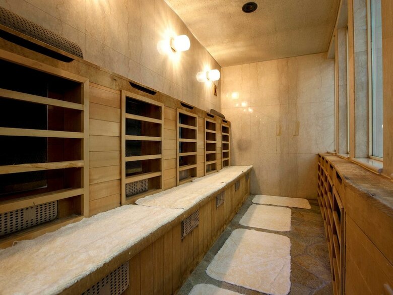 Capsule Hotel & Sauna Mizho - Caters To Men