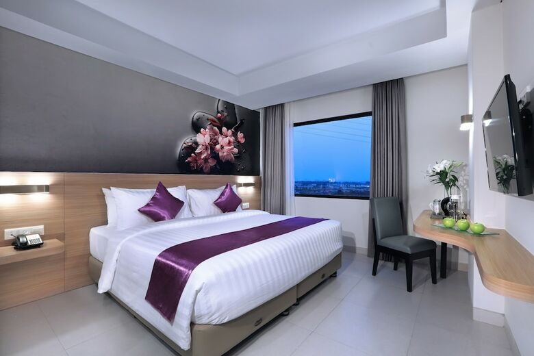 Quest Hotel Cikarang By Aston