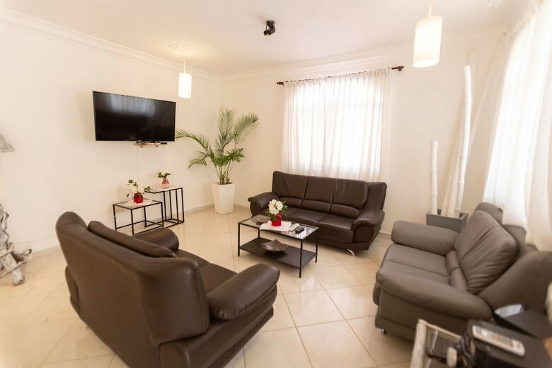 Private 6 Bedroom Villa Great For Parties