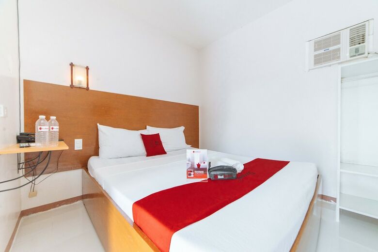 Hotel Reddoorz @ Old Buswang Road