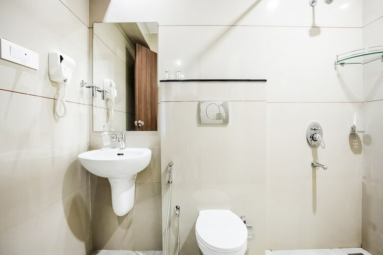 Capital O 60558 Hotel Midhuna International