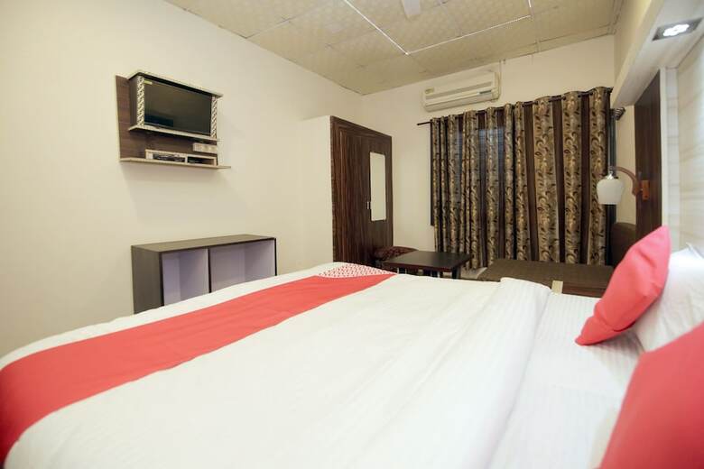 Oyo 29245 Hotel E Square