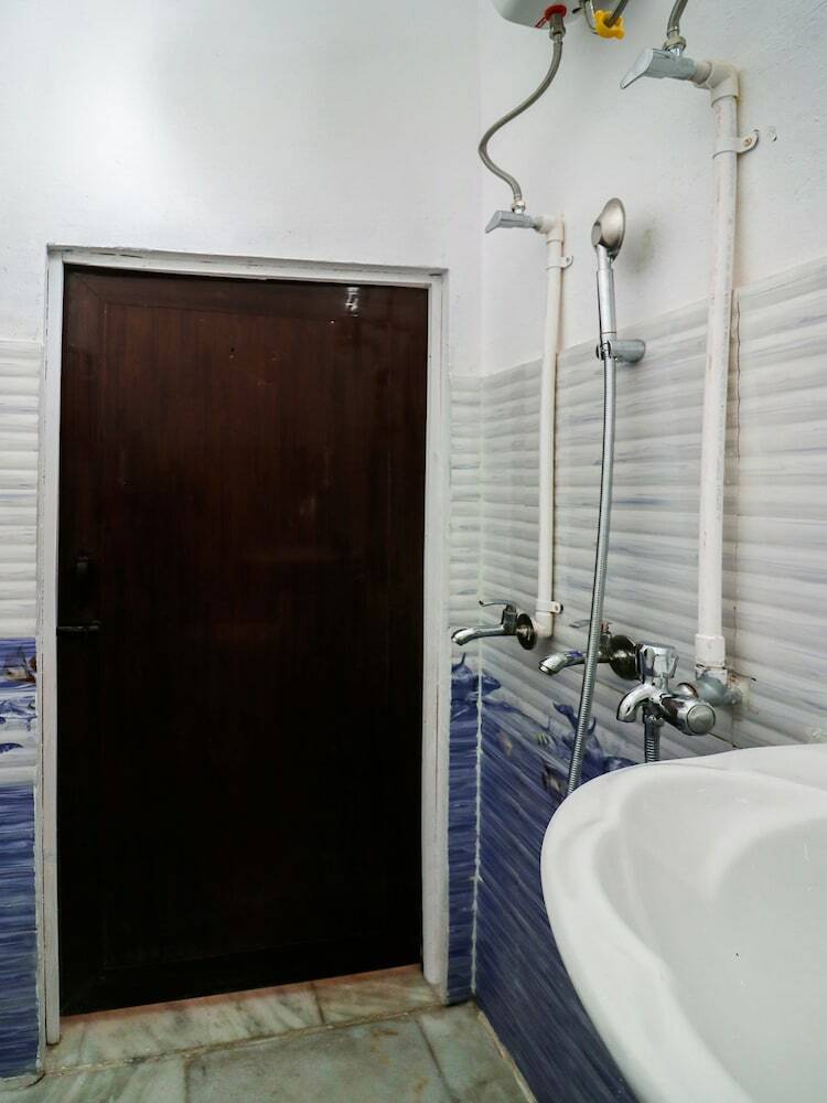 Spot On 46953 Hotel Taqgene